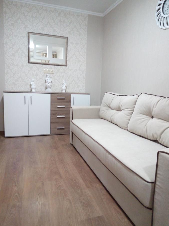 Two-Bedroom Apartment In The Center Хмельницкий Экстерьер фото