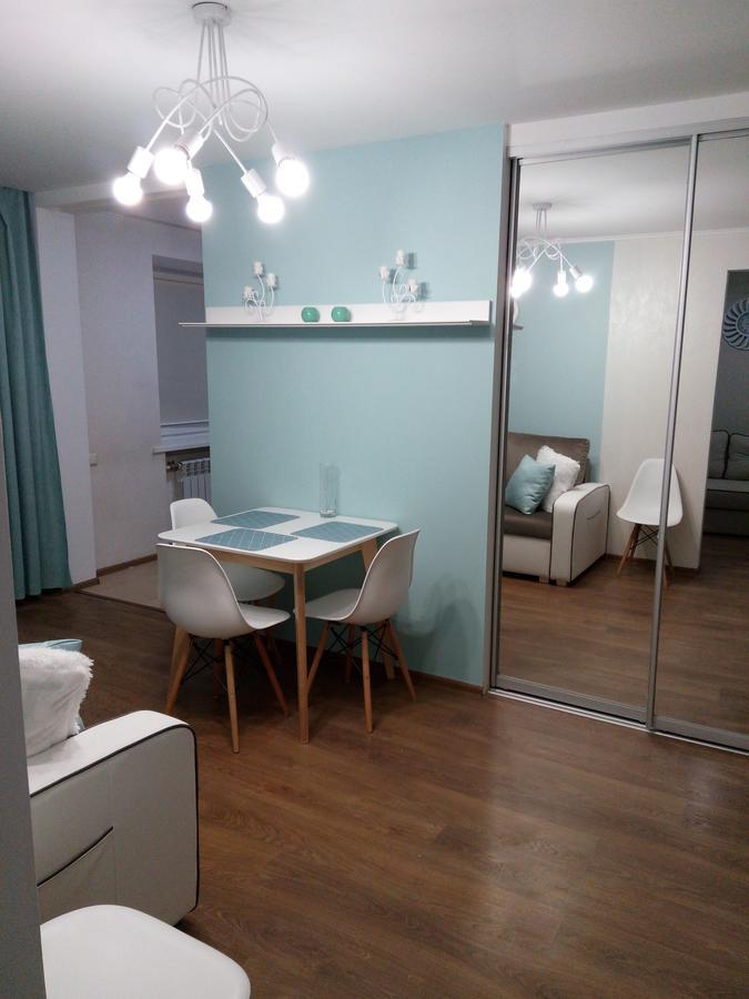 Two-Bedroom Apartment In The Center Хмельницкий Экстерьер фото
