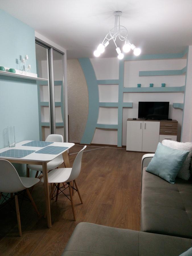 Two-Bedroom Apartment In The Center Хмельницкий Экстерьер фото